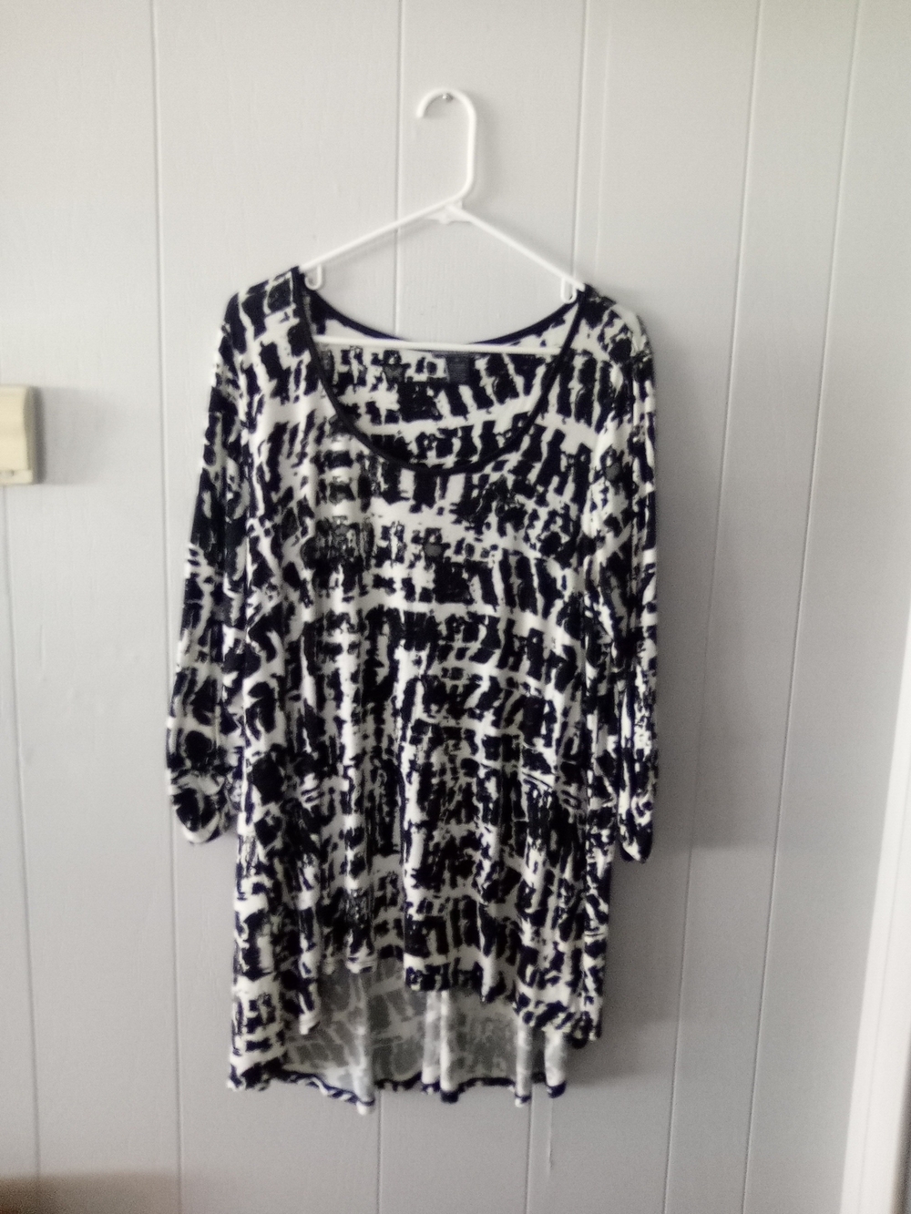 Black & White Patterned Women's Tunic Top